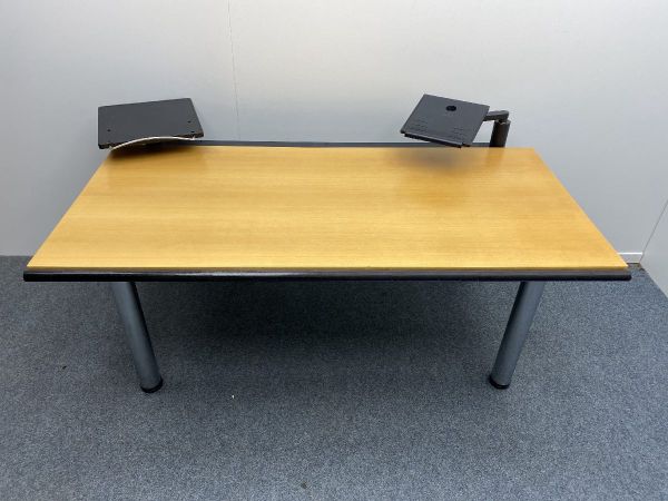 Schreibtisch Vitra Ahorn, schwarz, Chrom 160x94 cm Kabelwanne