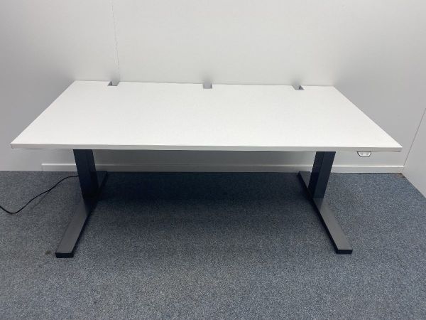 elekt. Schreibtisch Steelcase WP6B127018 weiss. anthrazit 76-100 cm